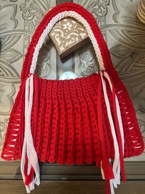 Bonita Bolso Handcrafted Red T- shirt yarn Bag with White Accent made by Yvonne